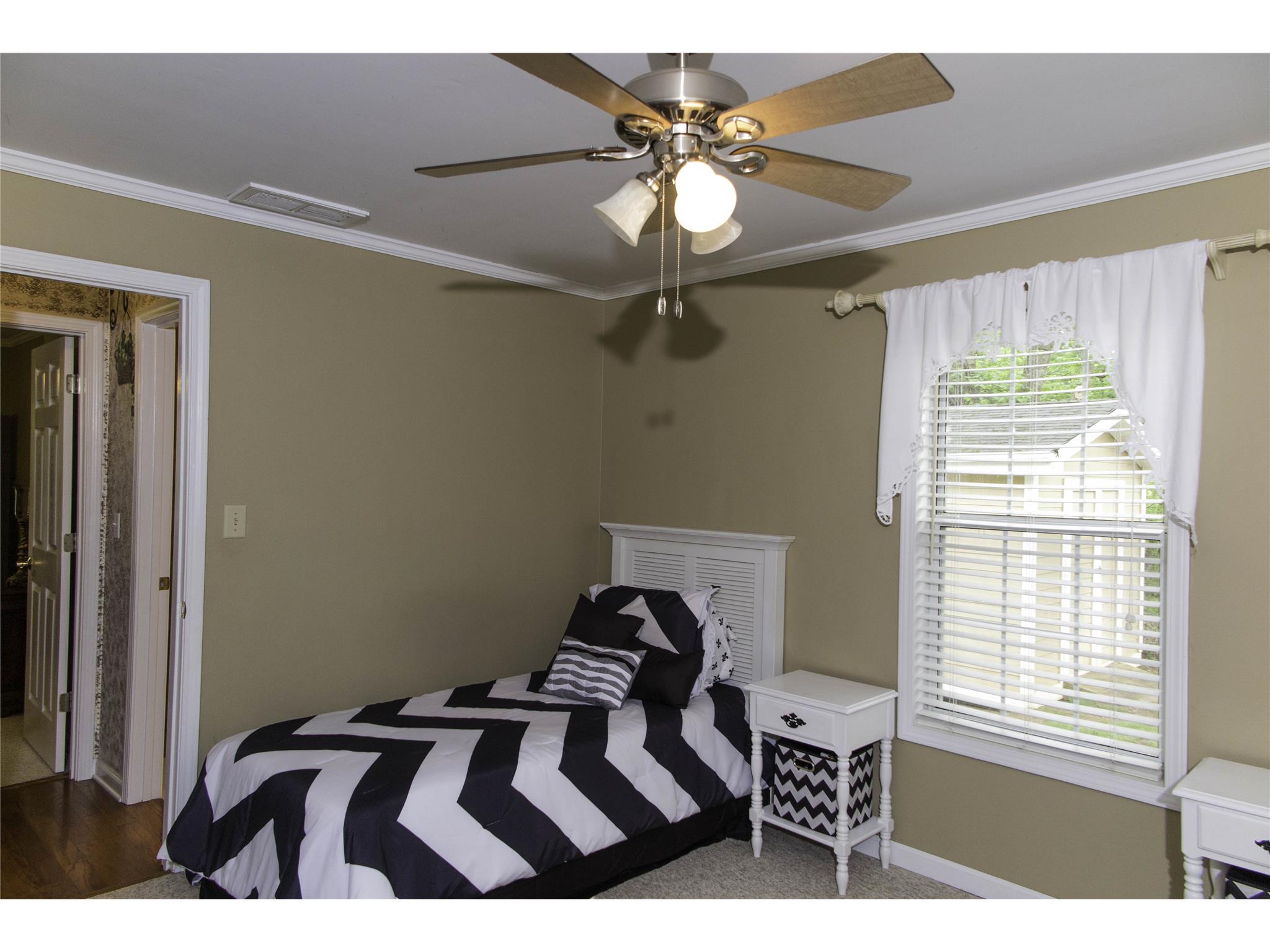 76 E Broad St, Hoschton, GA 30548 photo 23