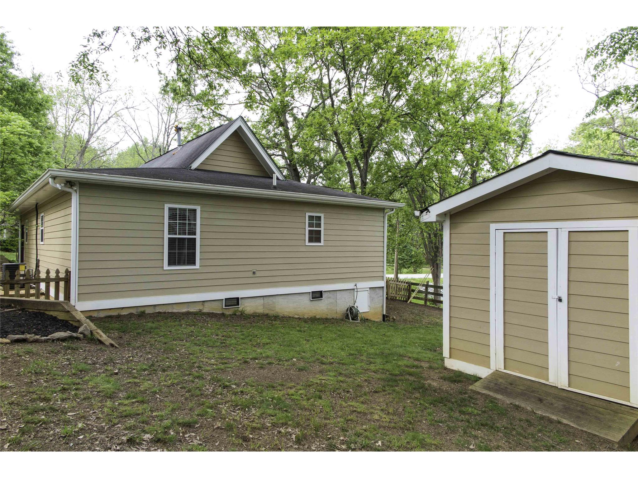 76 E Broad St, Hoschton, GA 30548 photo 7