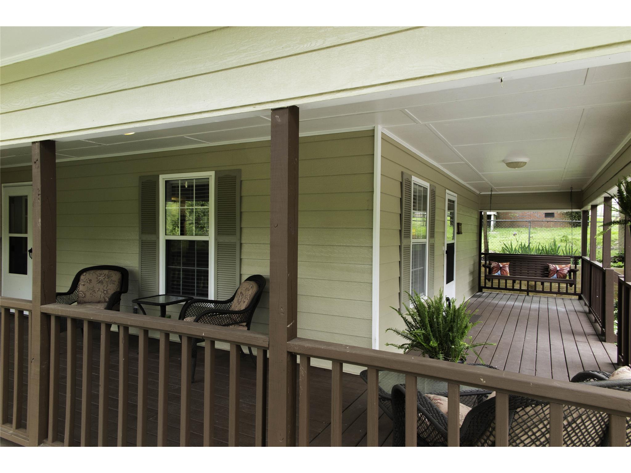 76 E Broad St, Hoschton, GA 30548 photo 6