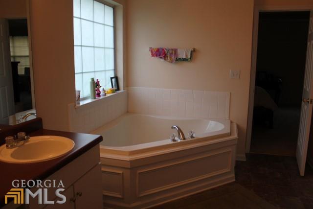 540 Michael Cir, Monroe, GA 30655 photo 12