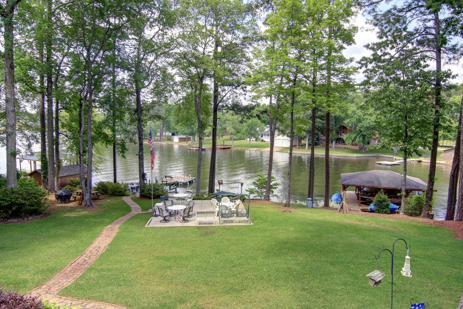 136 Tommys Ln, Jackson, GA 30233 photo 2