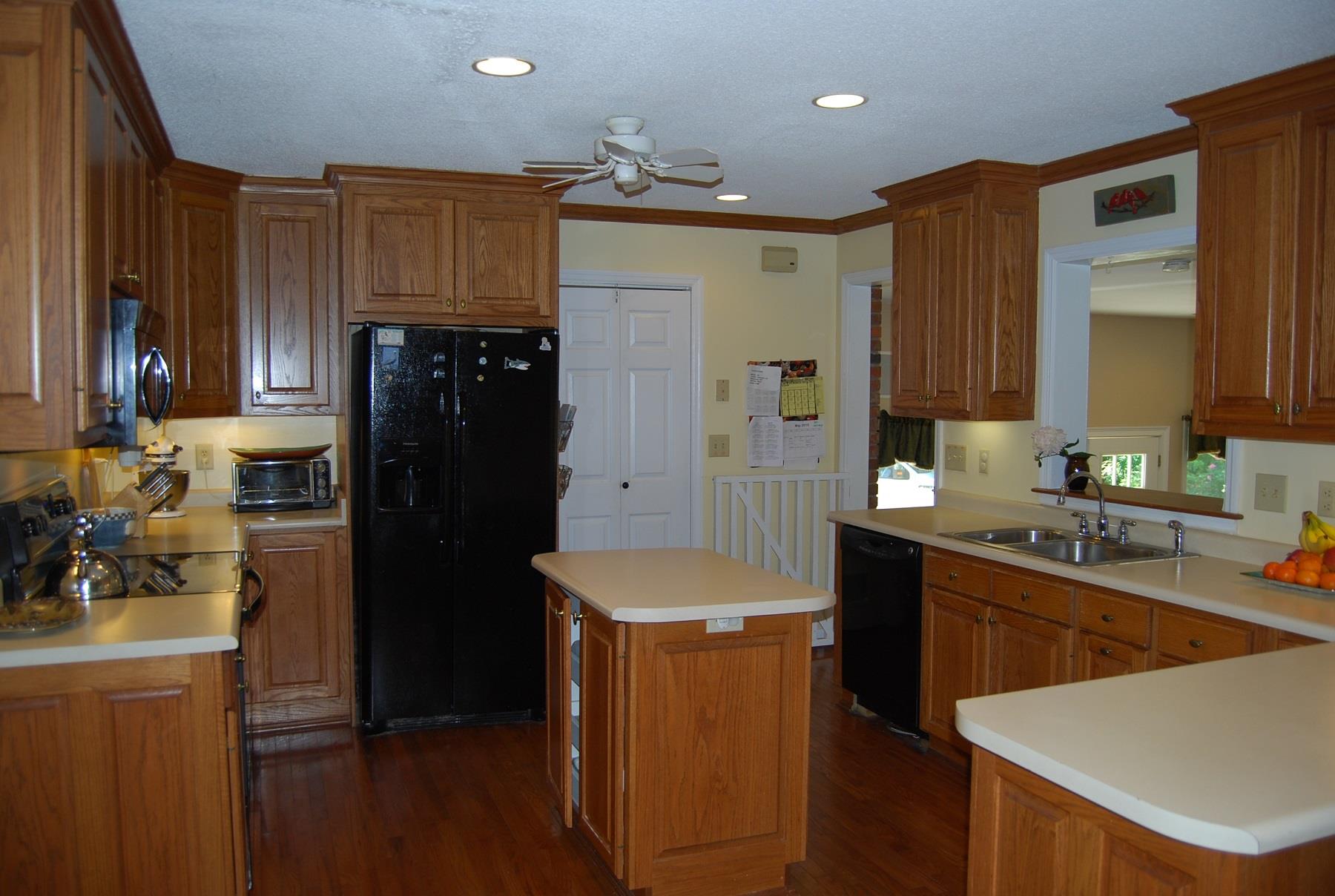 343 Chenocetah Dr, Cornelia, GA 30531 photo 4