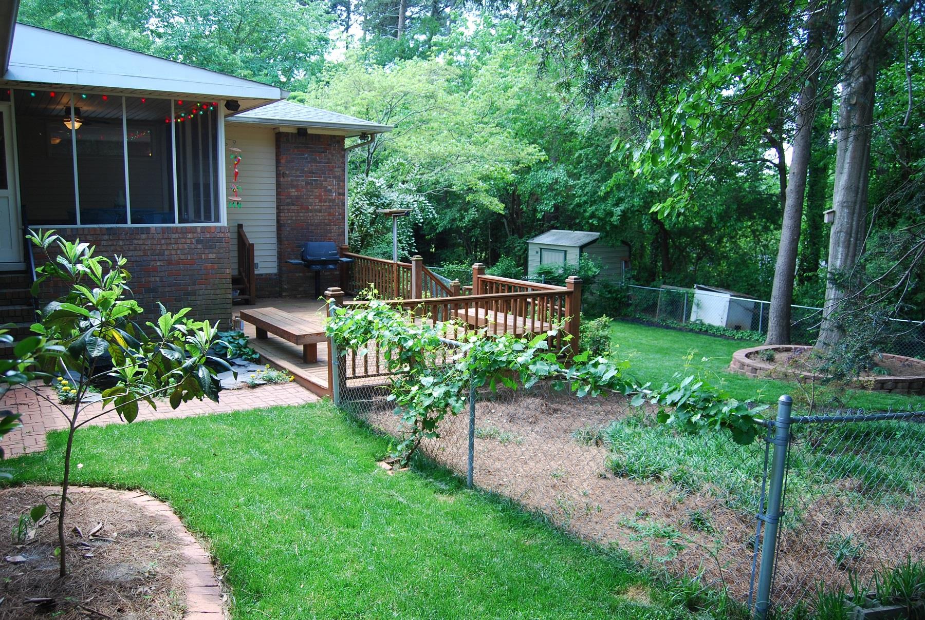 343 Chenocetah Dr, Cornelia, GA 30531 photo 3
