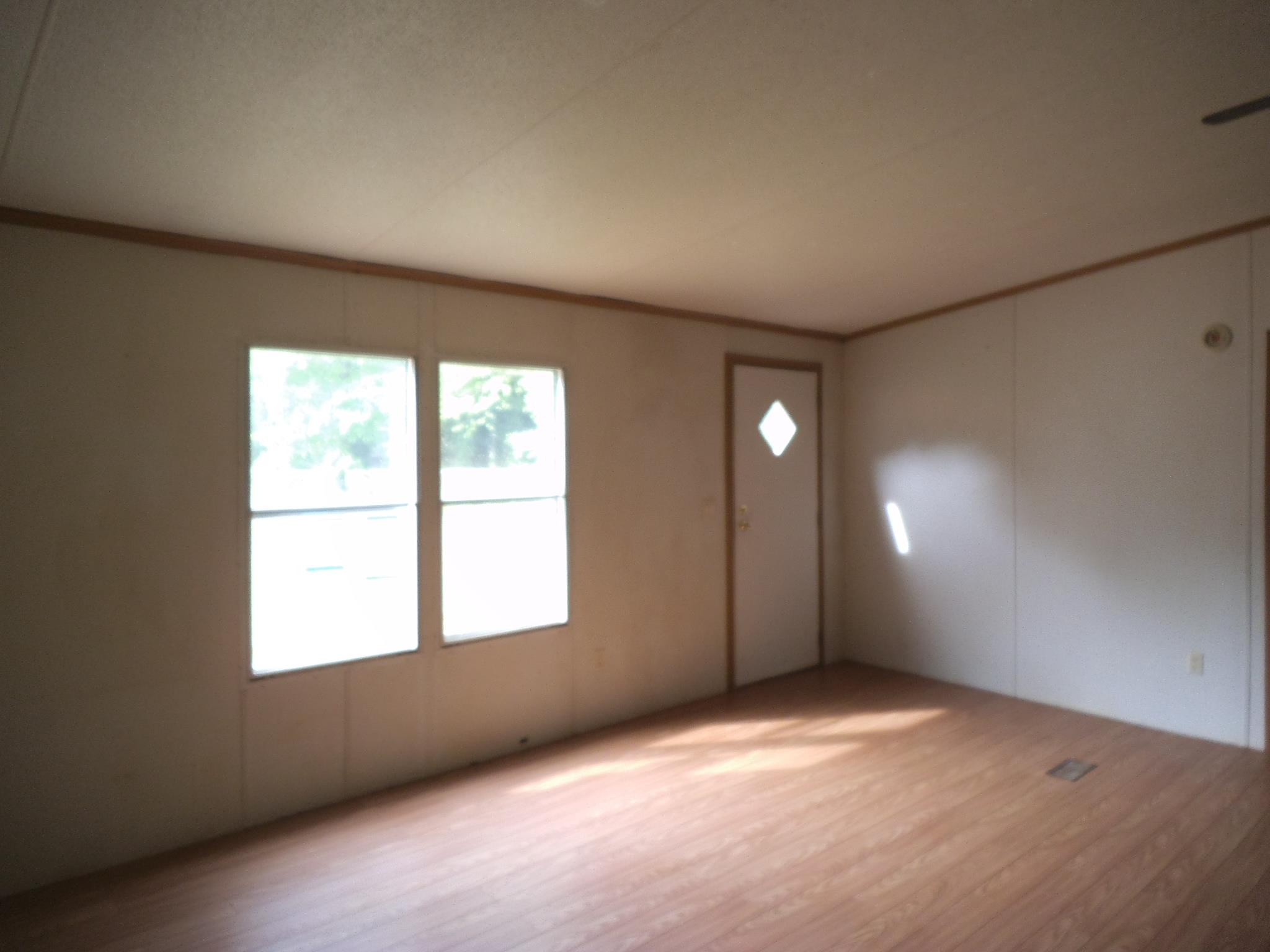 569 Hayes St, Toccoa, GA 30577 photo 2