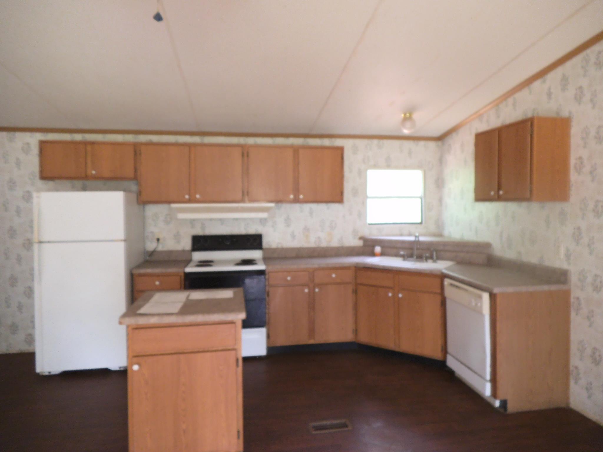 569 Hayes St, Toccoa, GA 30577 photo 4