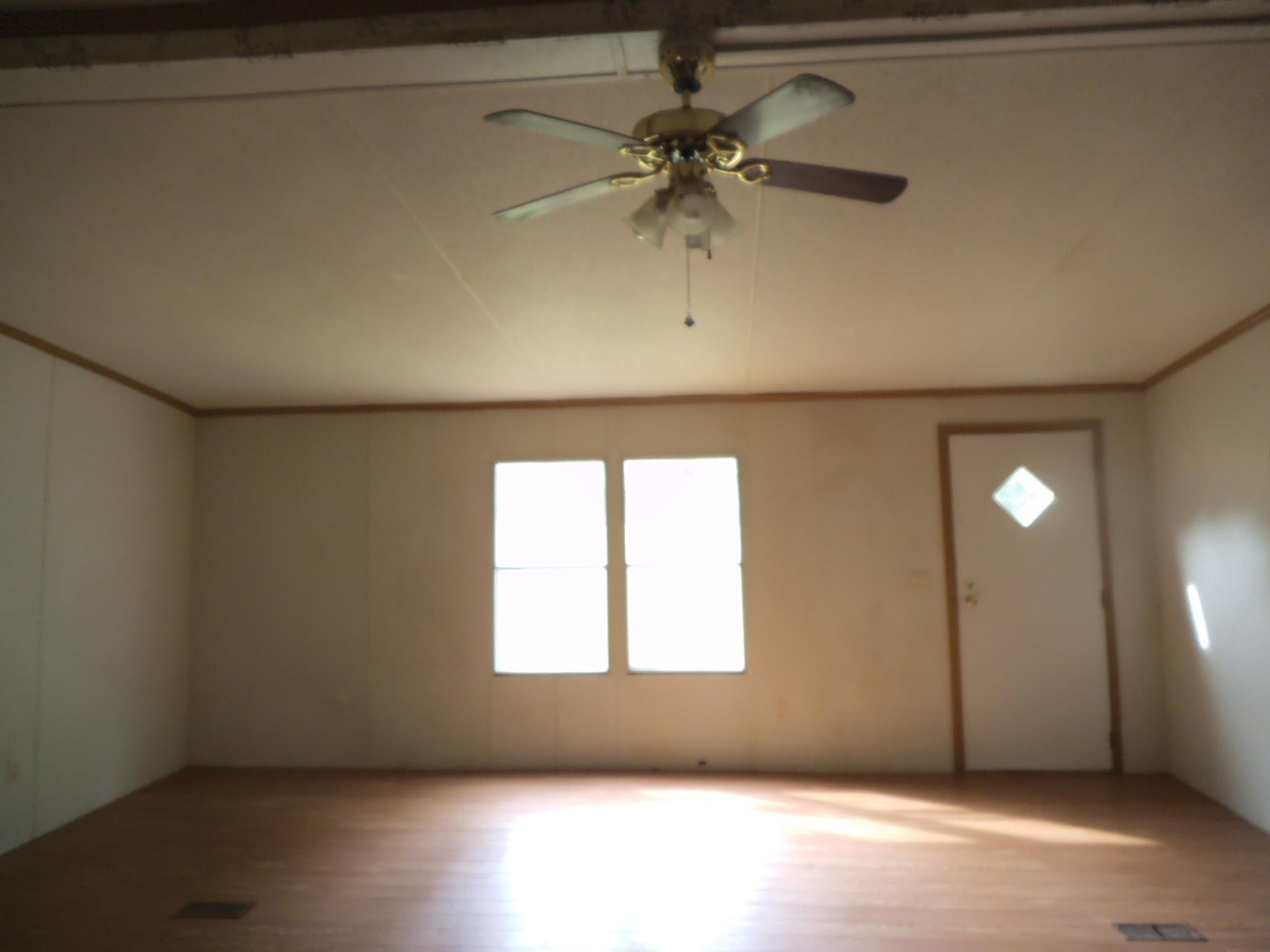 569 Hayes St, Toccoa, GA 30577 photo 3