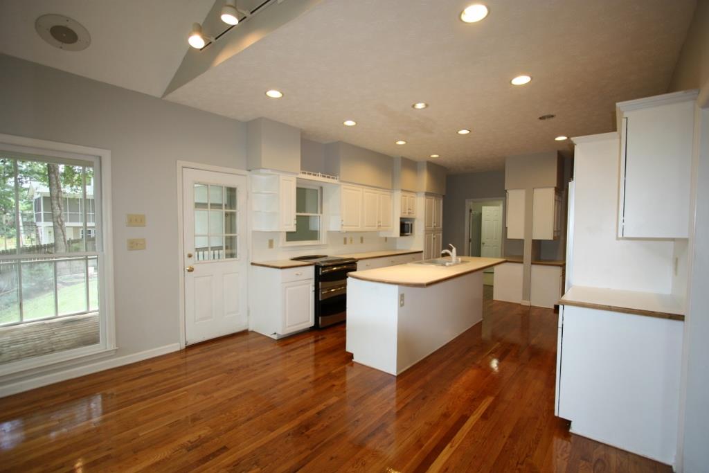 1044 Riverside Dr, Lagrange, GA 30240 photo 4