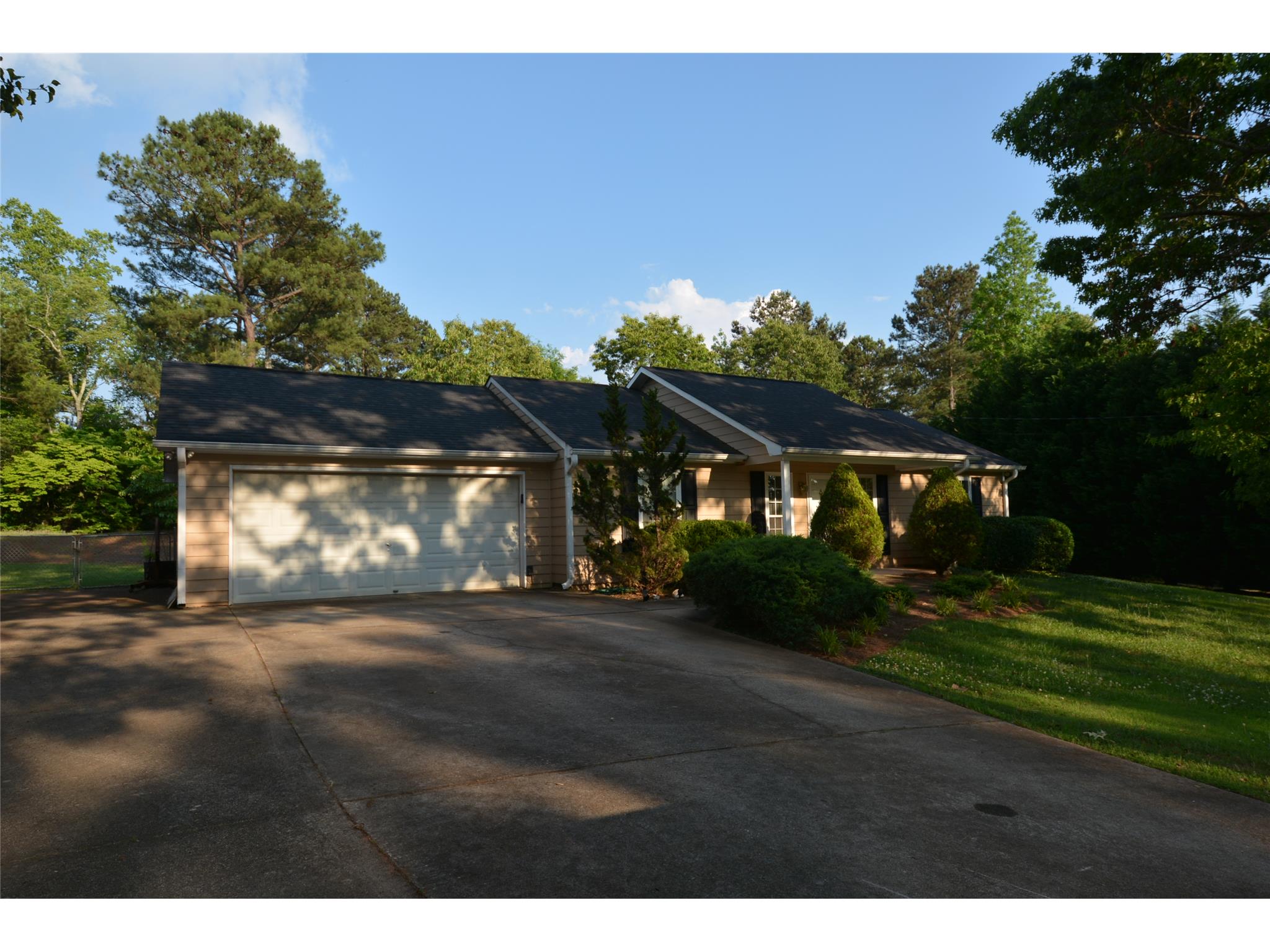 105 Stoneview Cir, Covington, GA 30016 photo 2