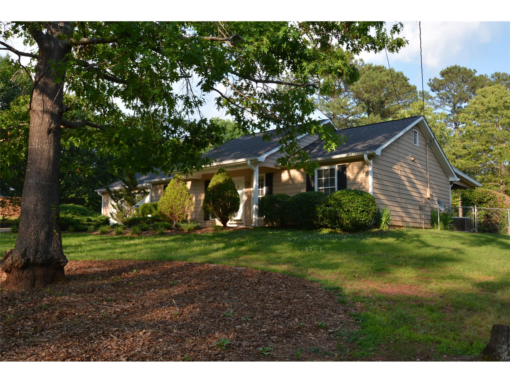 105 Stoneview Cir, Covington, GA 30016 photo 1