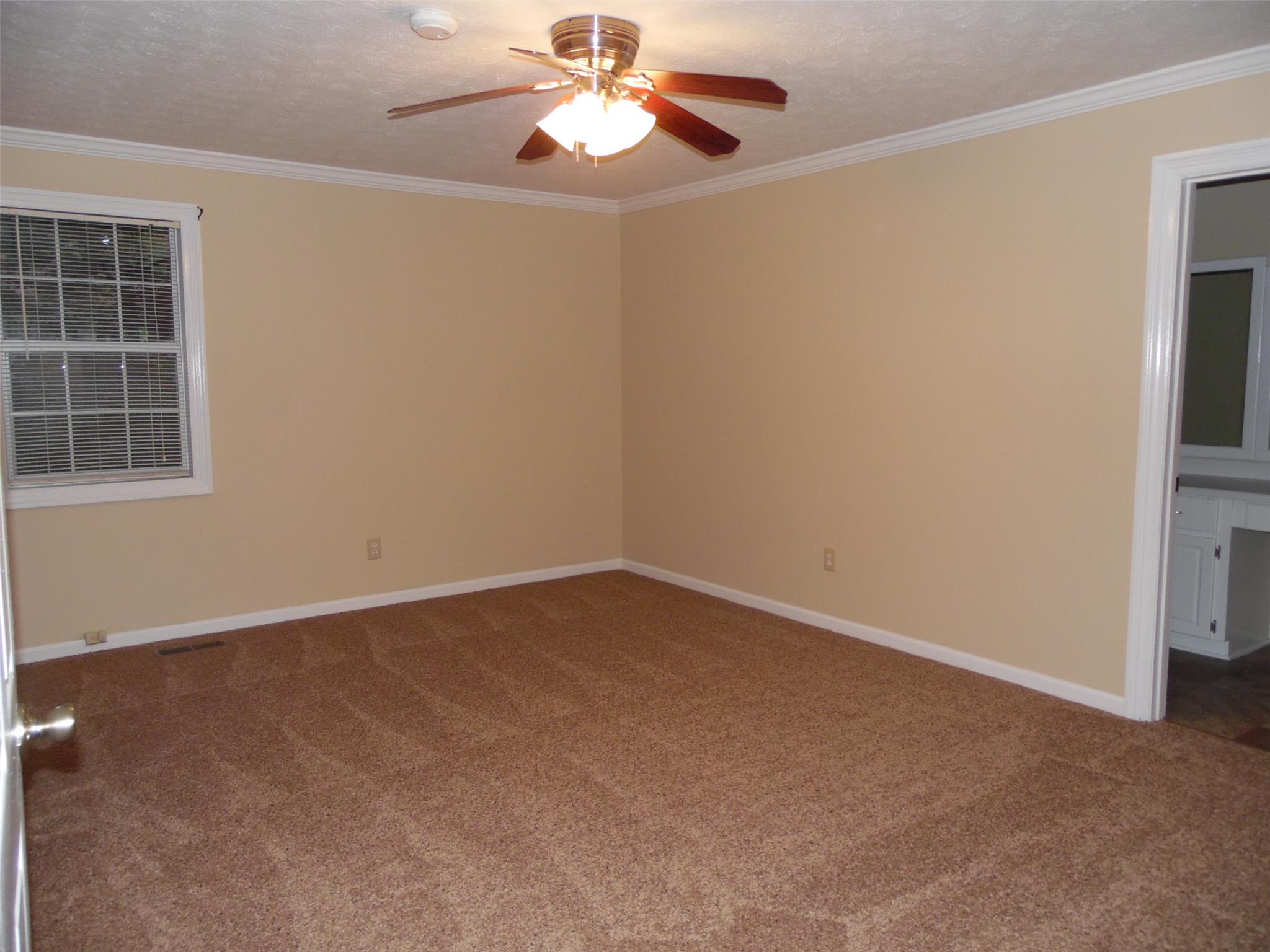 143 Paula Dr, Cochran, GA 31014 photo 8