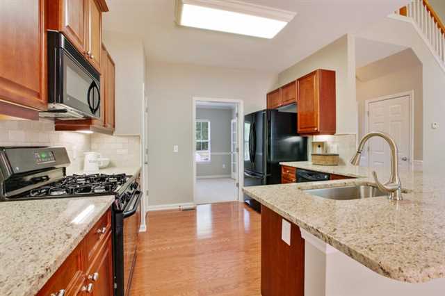 429 Deepstream Xing, Canton, GA 30115 photo 8