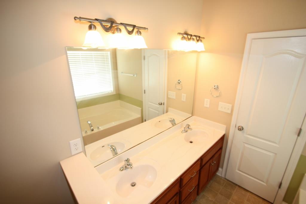 103 Churchill Dr, Lagrange, GA 30241 photo 6