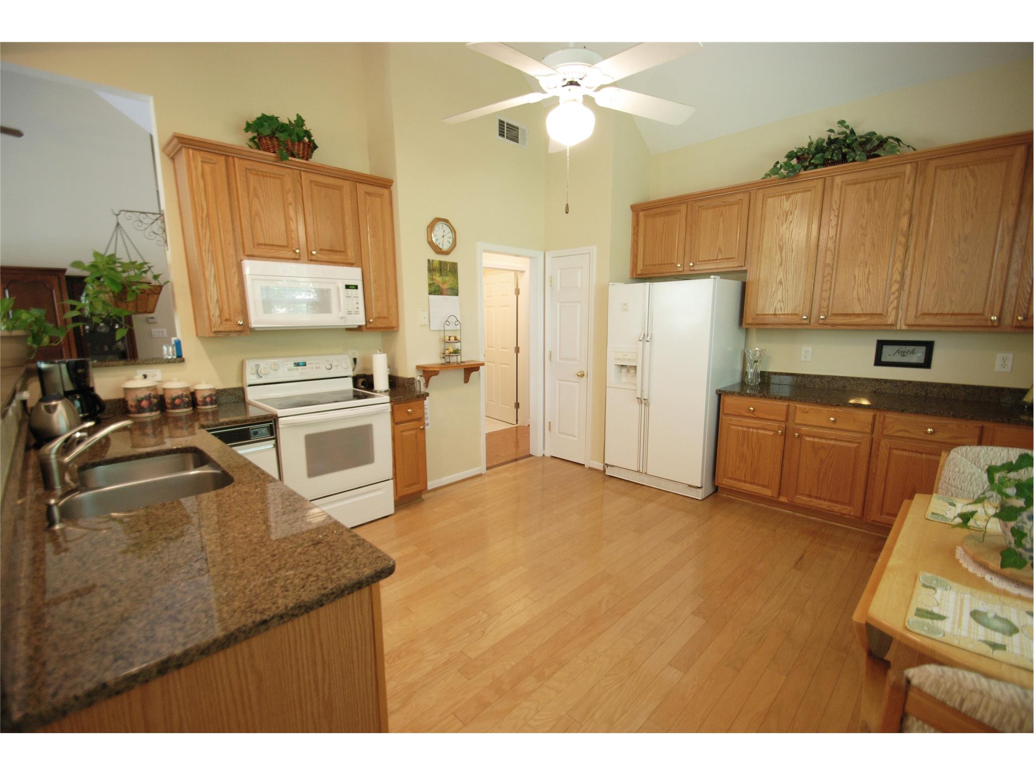 1005 Anthony Ct, Suwanee, GA 30024 photo 3