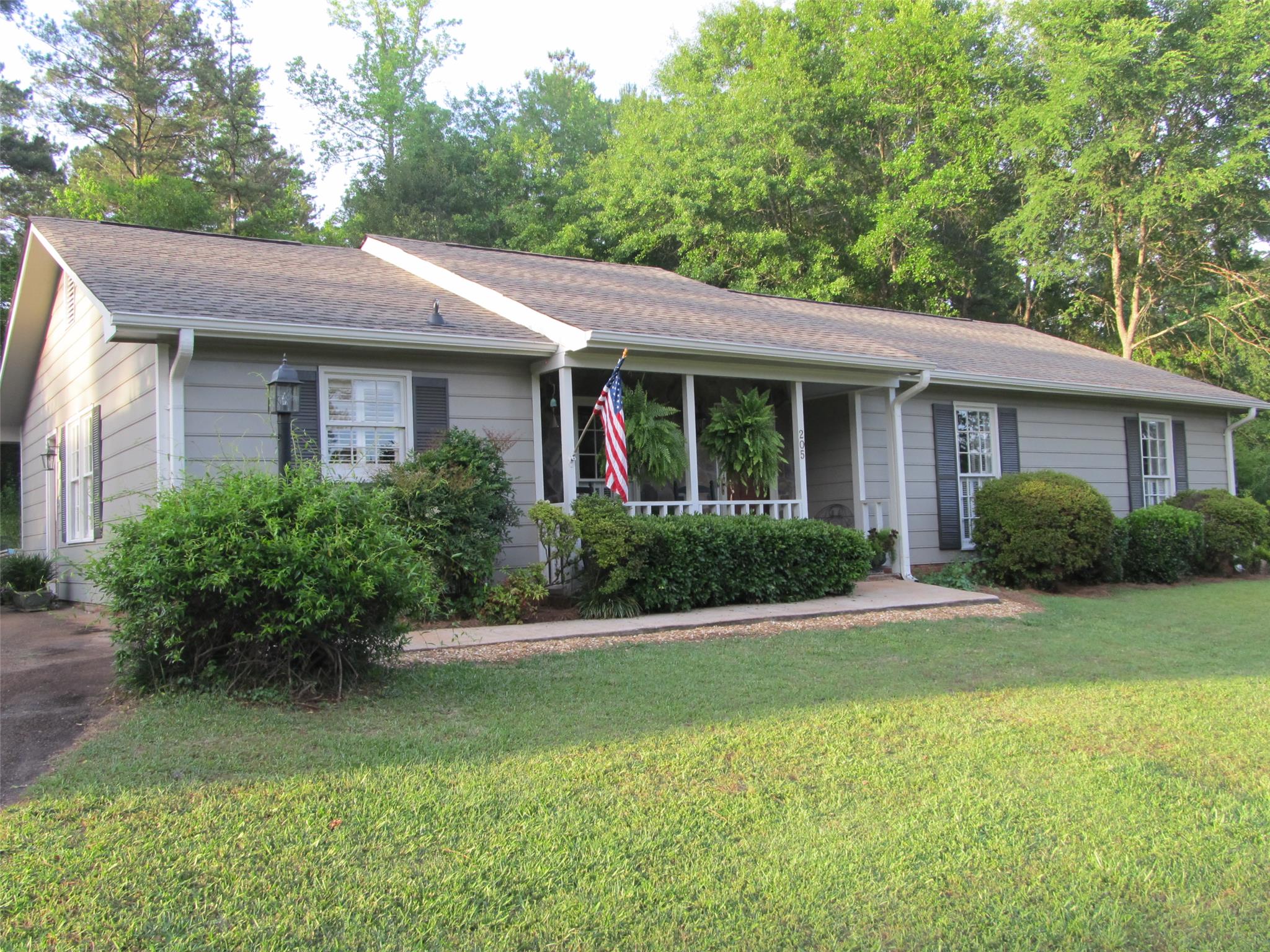 205 Lake Forest Dr, Lagrange, GA 30240 photo 1