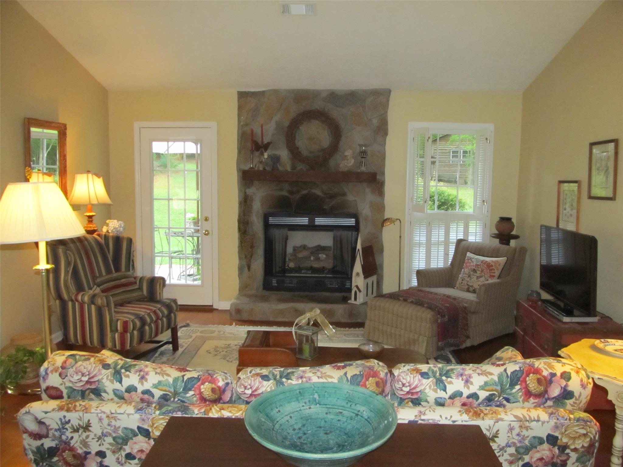 205 Lake Forest Dr, Lagrange, GA 30240 photo 2