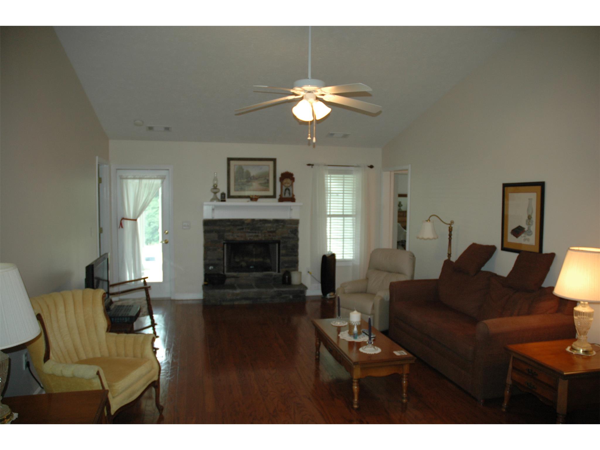 309 Creekside Dr, Lagrange, GA 30240 photo 2