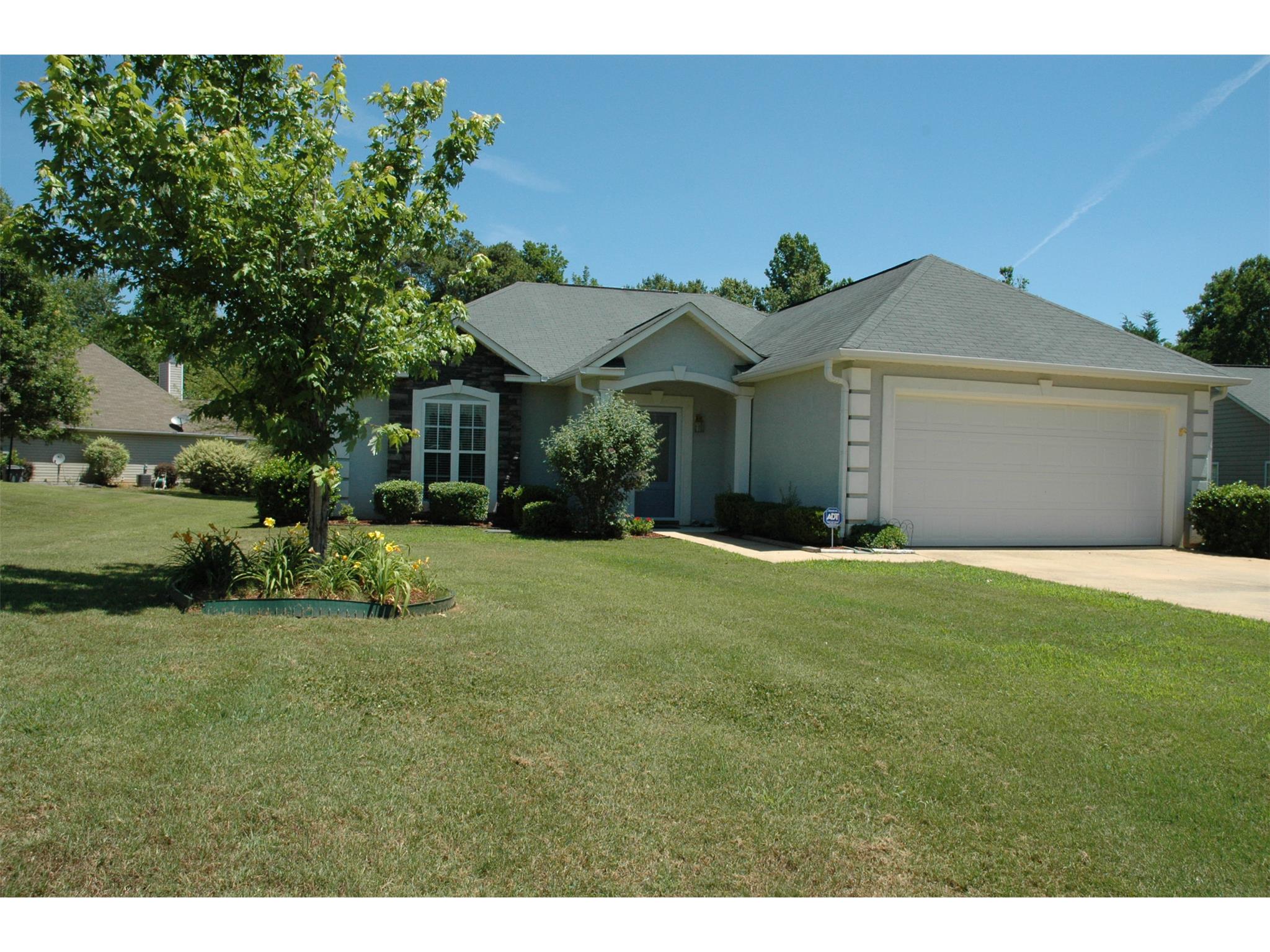 309 Creekside Dr, Lagrange, GA 30240 photo 1