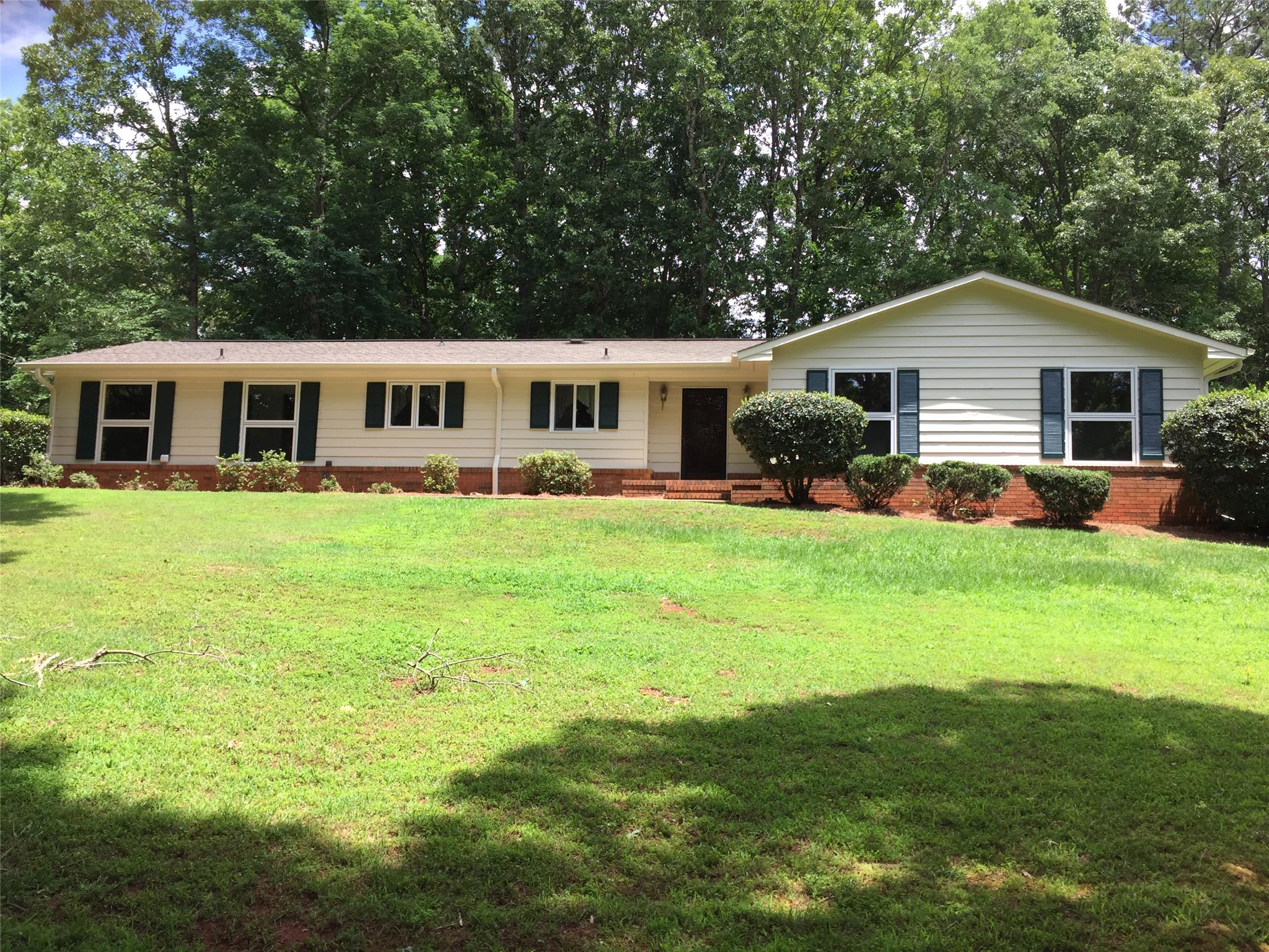 310 Cheyenne Dr, Lagrange, GA 30240 photo 1