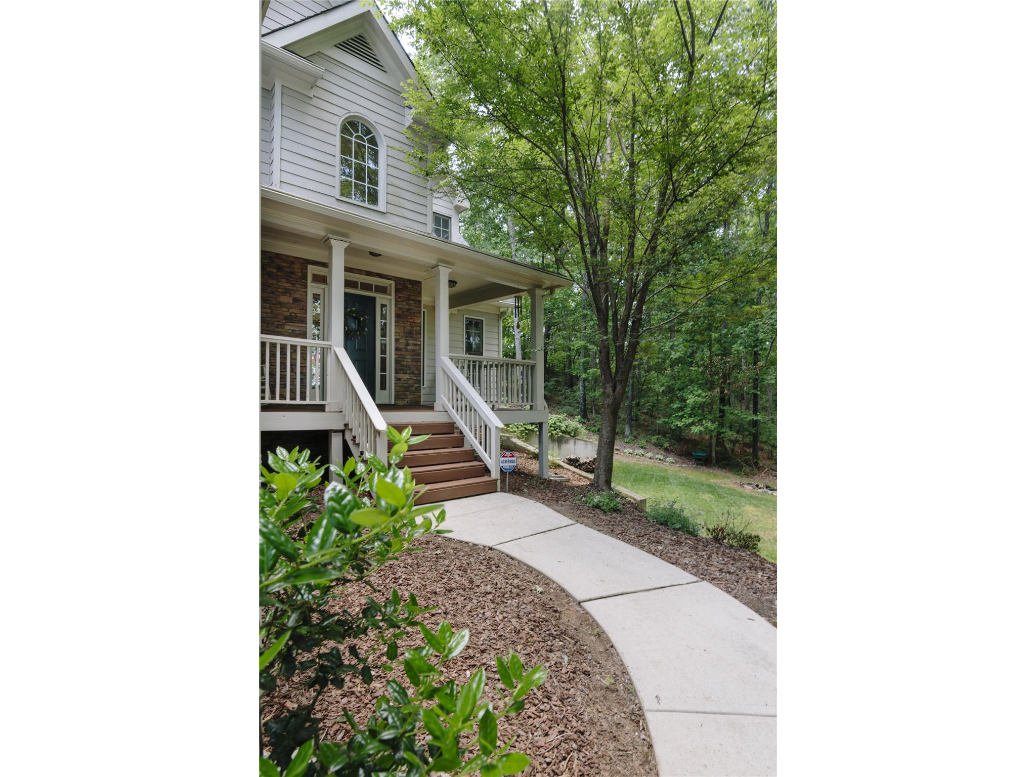 6080 Antler Dr, Gainesville, GA 30506 photo 2