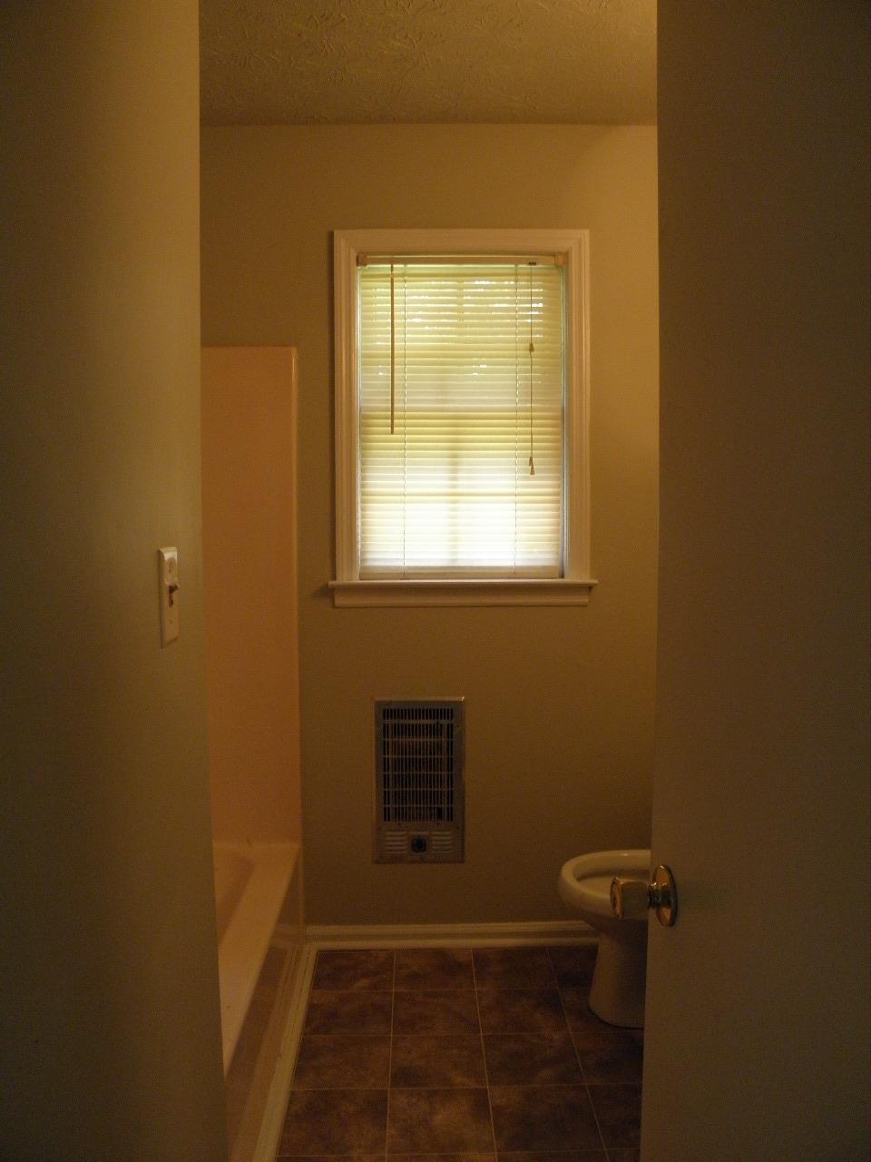 165 Shields St, Winder, GA 30680 photo 2