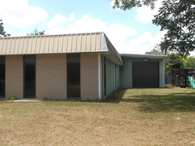 405 S Clark St, Claxton, GA 30417 photo 3