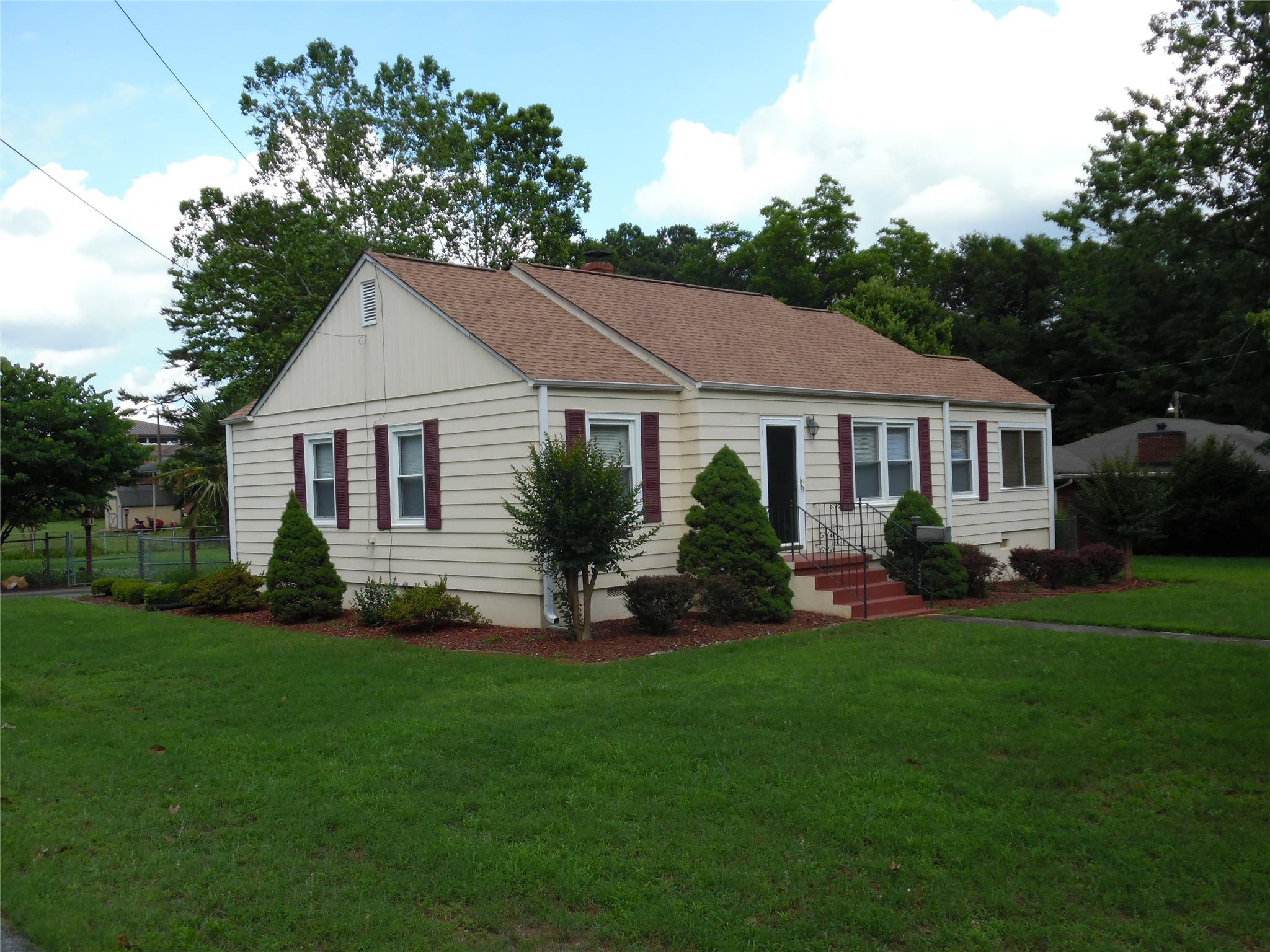 228 Glen Iris Dr, Monroe, GA 30655 photo 1