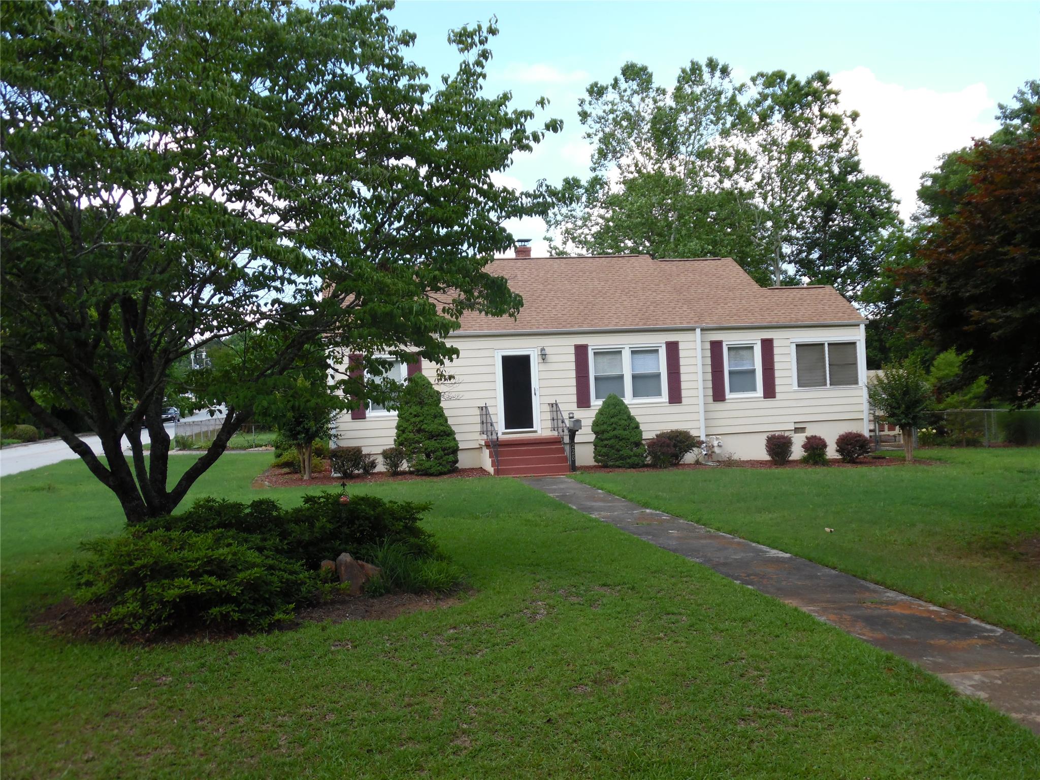 228 Glen Iris Dr, Monroe, GA 30655 photo 3