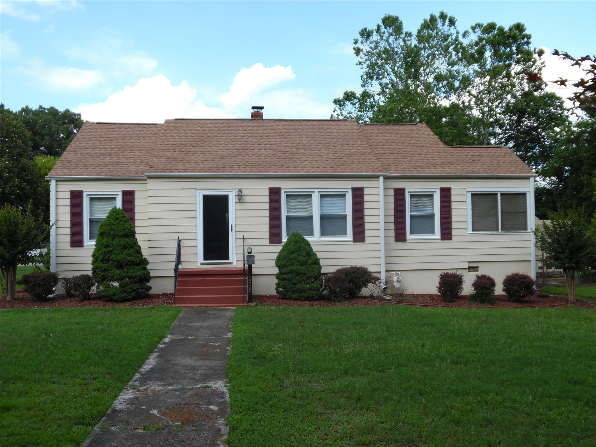 228 Glen Iris Dr, Monroe, GA 30655 photo 2