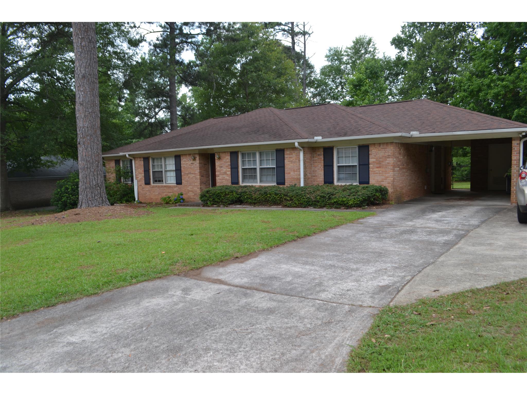 409 Camelot Dr, Lagrange, GA 30240 photo 1