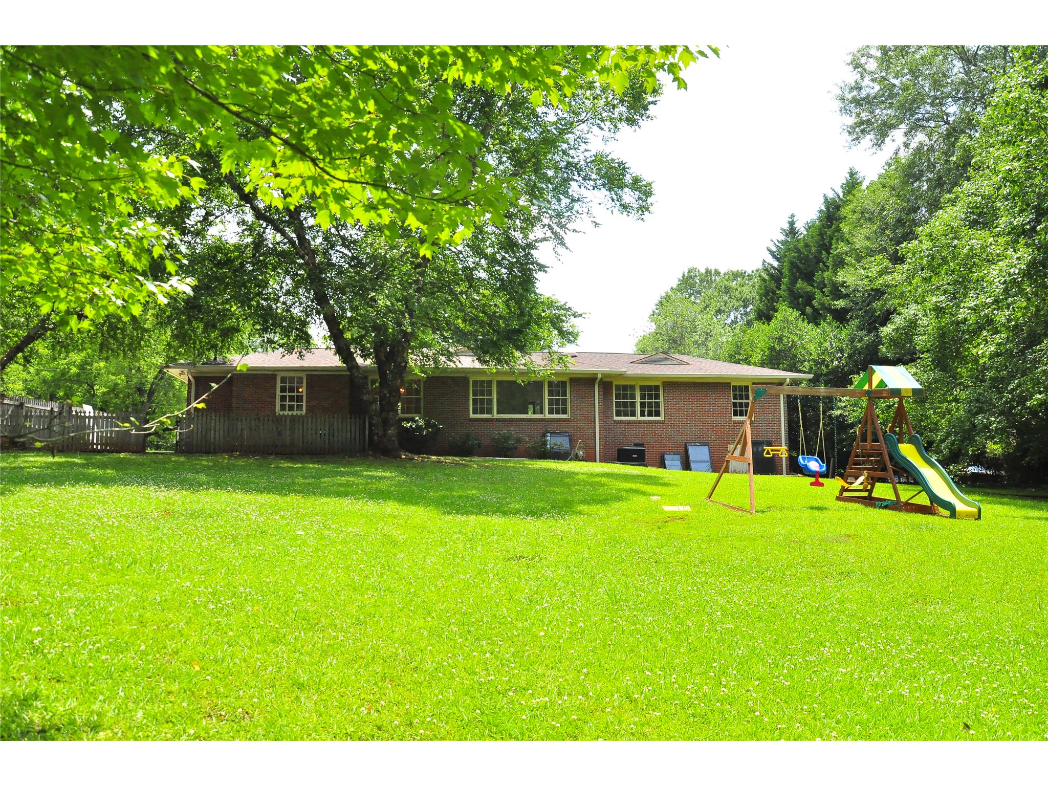 213 Pine Crest Dr, Monroe, GA 30655 photo 2