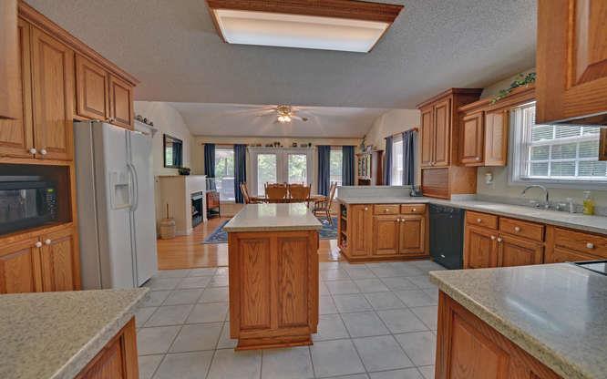 545 Laurel Mountain Dr, Toccoa, GA 30577 photo 2