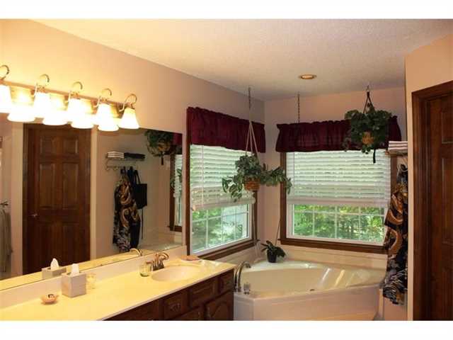 558 Farmbrook Trl, Kennesaw, GA 30144 photo 12