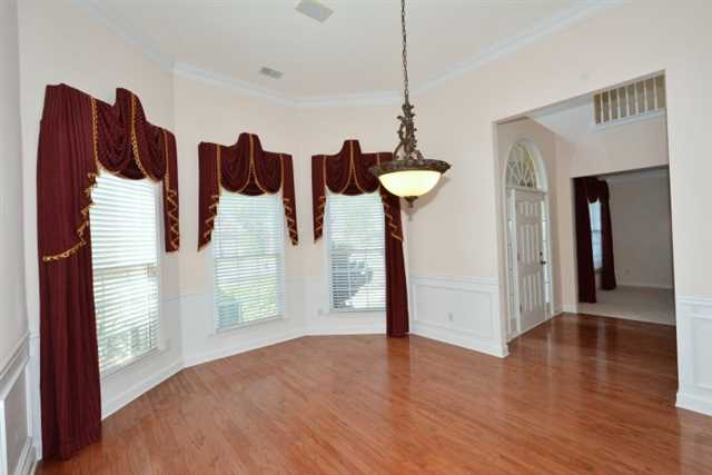 755 Riverside Dr, Suwanee, GA 30024 photo 4