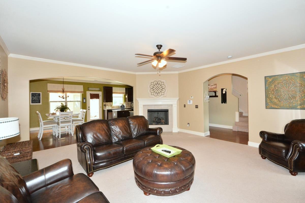 209 Creekside Pass, Canton, GA 30114 photo 3