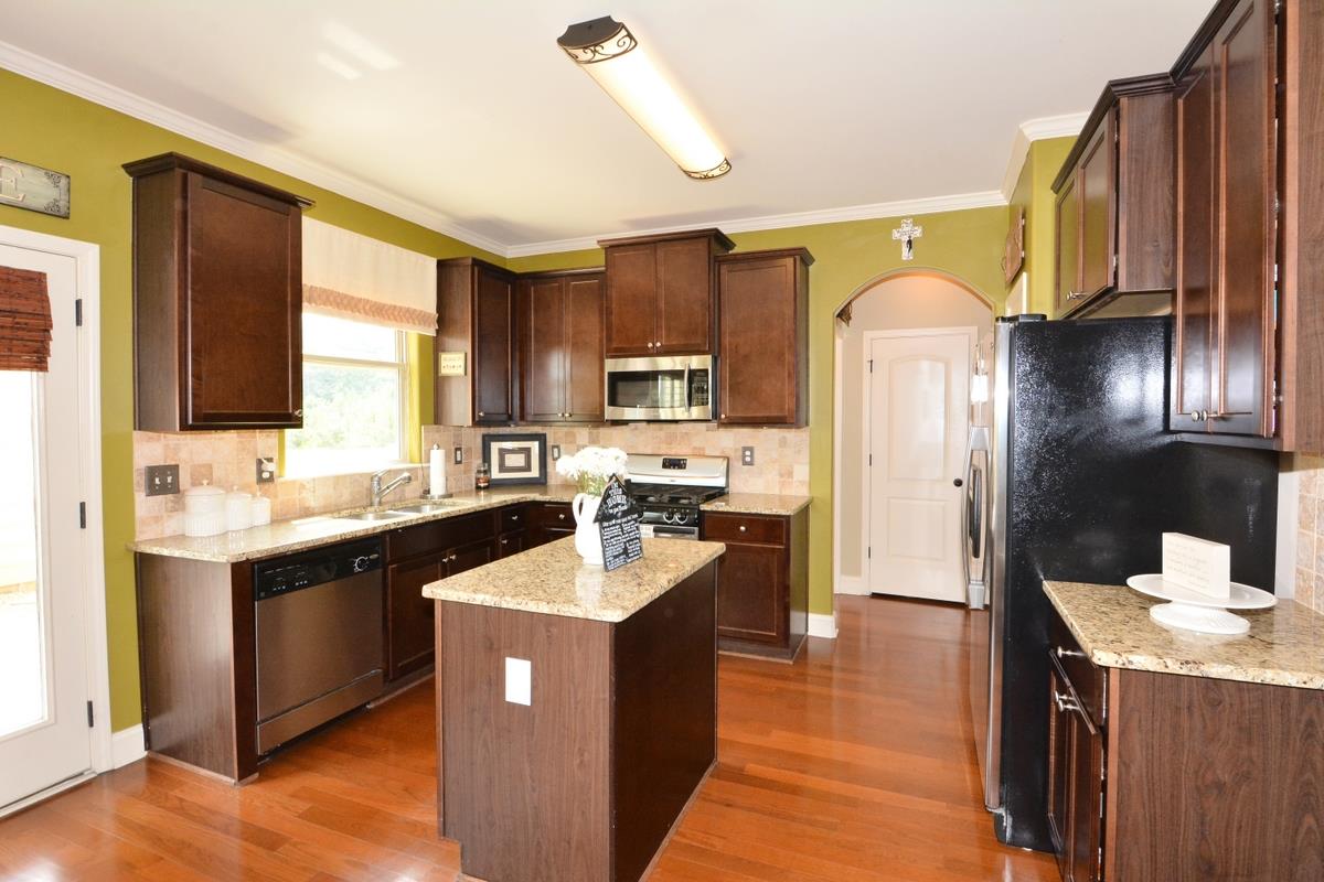 209 Creekside Pass, Canton, GA 30114 photo 10