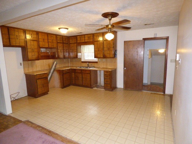 6829 Red Maple Dr, Rex, GA 30273 photo 3