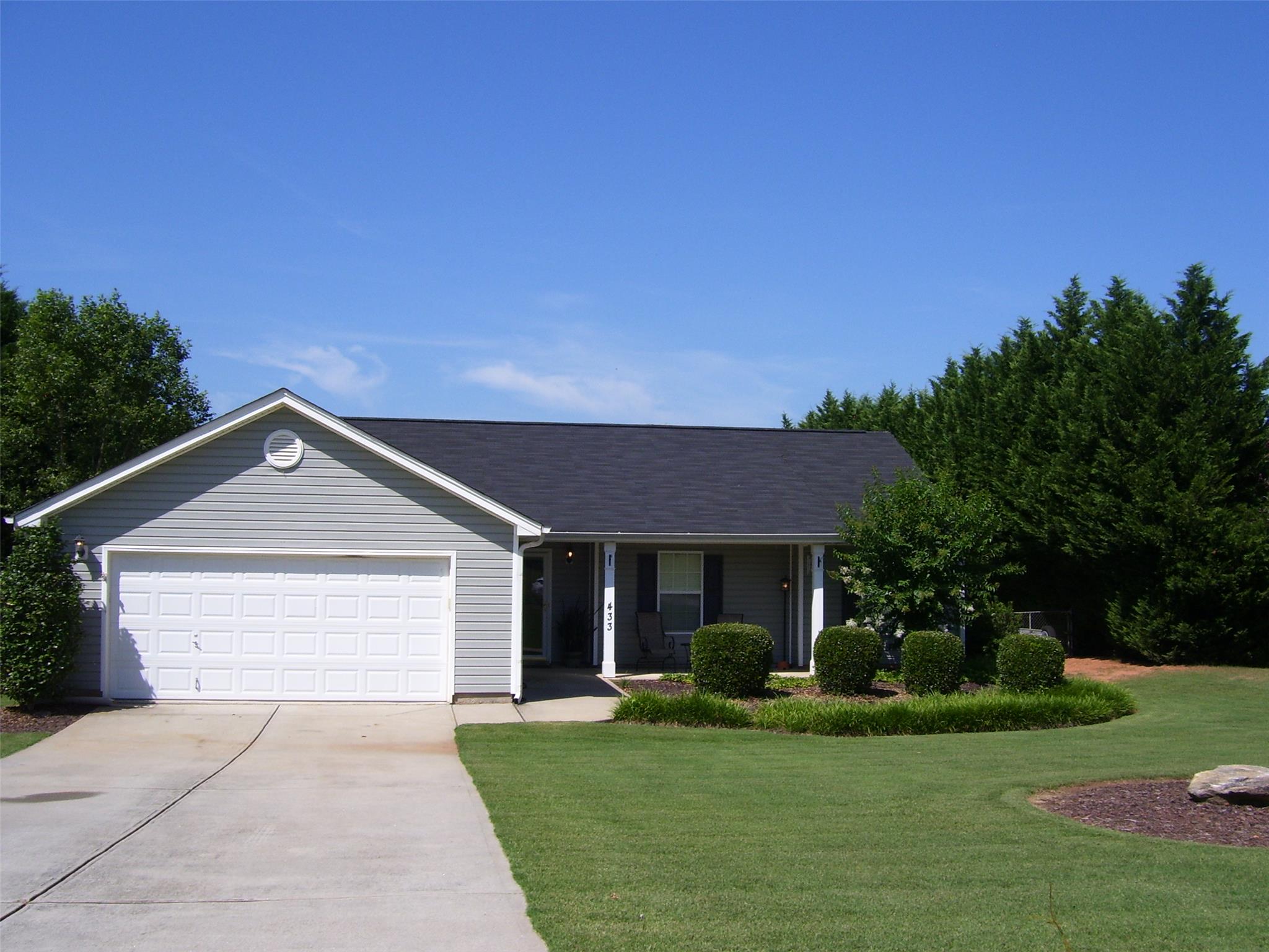 433 Raymond Dr, Winder, GA 30680 photo 2