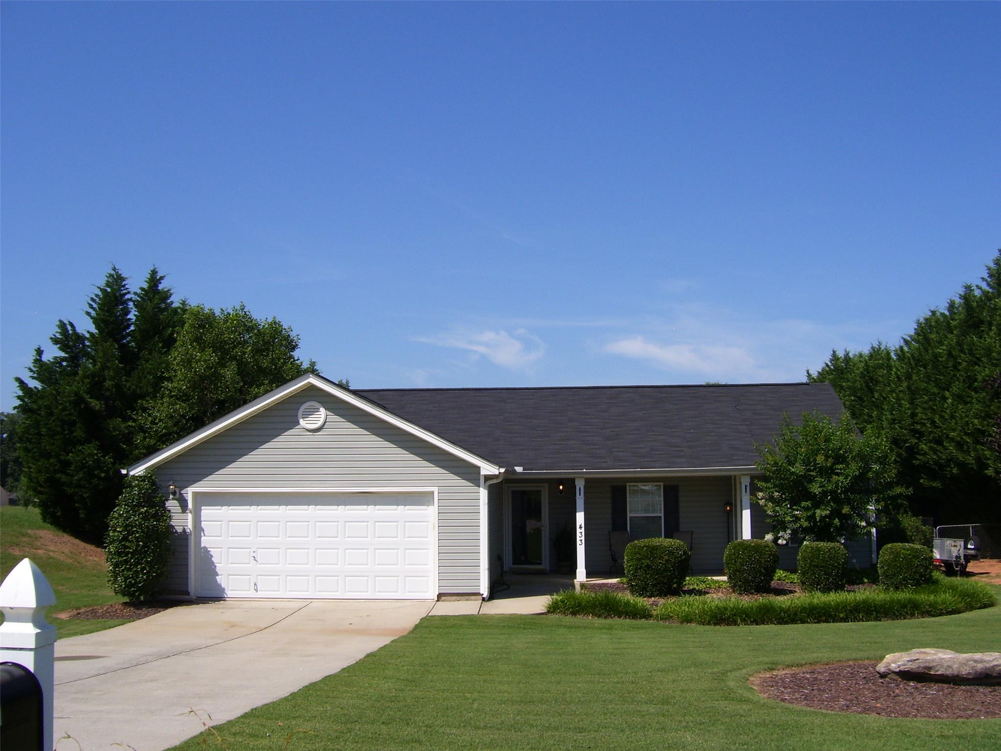 433 Raymond Dr, Winder, GA 30680 photo 1