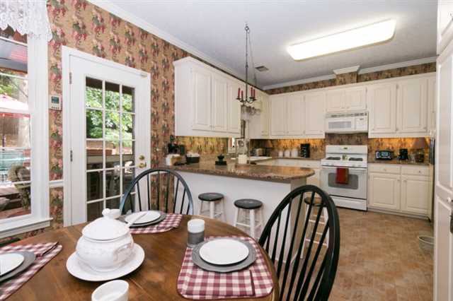 4564 Driftwater Rd, Duluth, GA 30096 photo 9