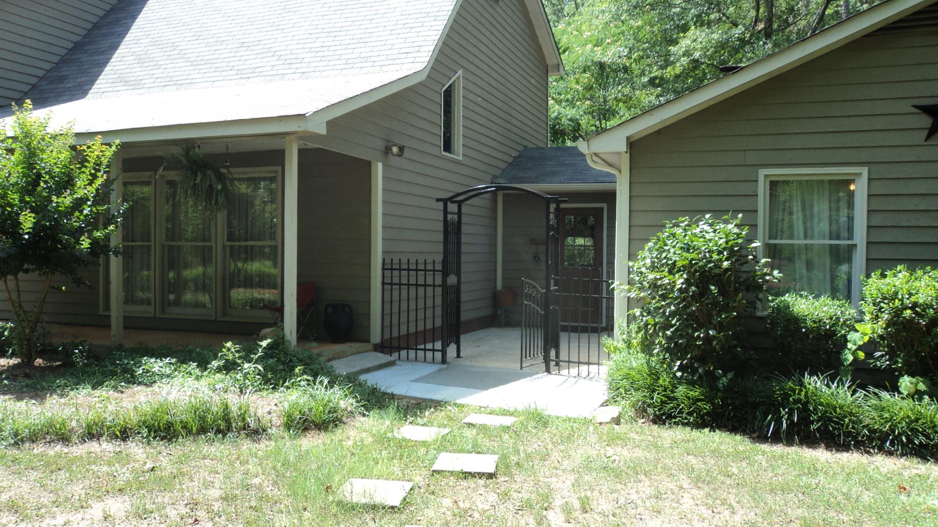 40 Spring Valley Dr, Colbert, GA 30628 photo 2