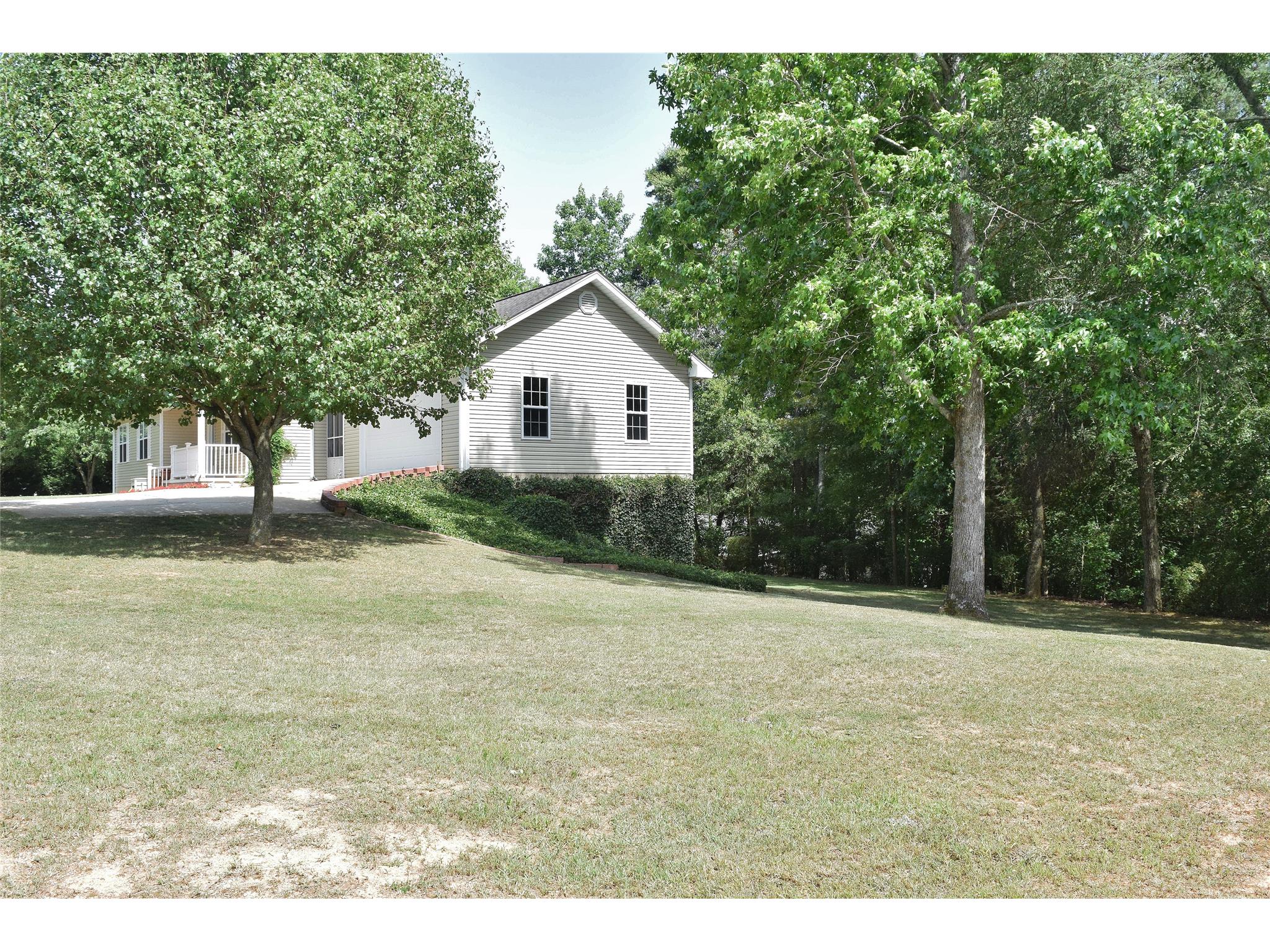 451 Stark St, Commerce, GA 30529 photo 1