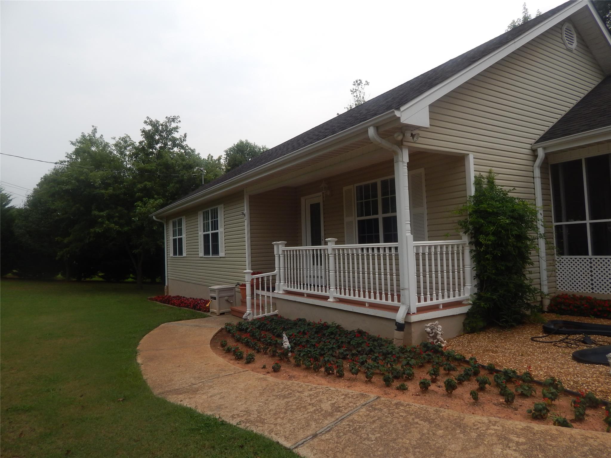 451 Stark St, Commerce, GA 30529 photo 2