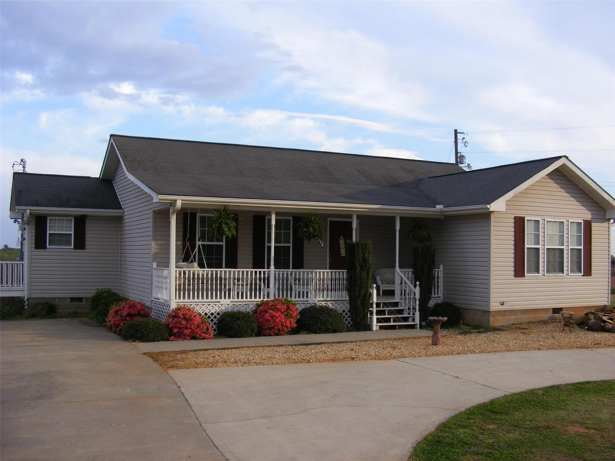 1064 Hayes Rd, Toccoa, GA 30577 photo 1