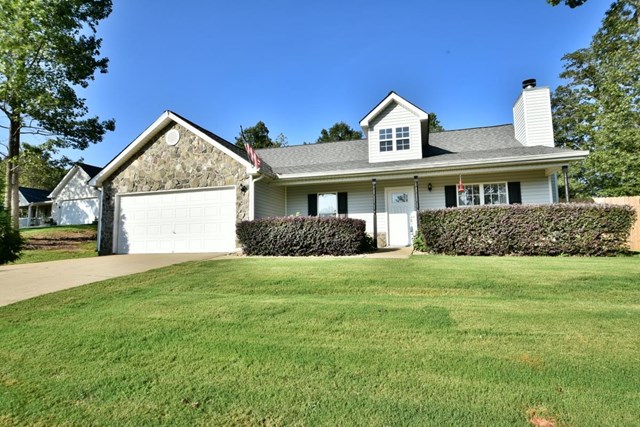 407 Arrowhatchee Dr, Winder, GA 30680 photo 1