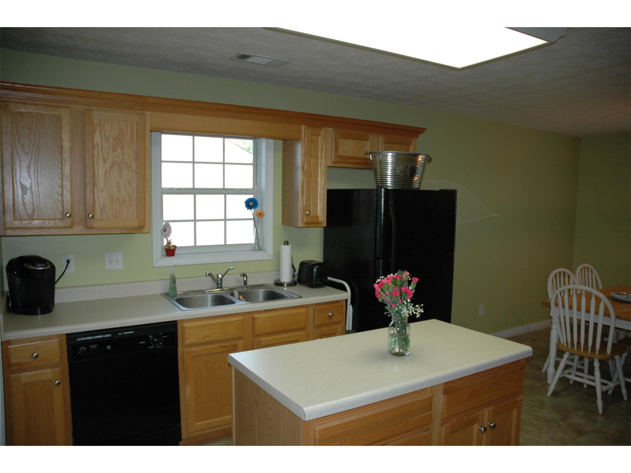 204 Creekside Dr, Lagrange, GA 30240 photo 3