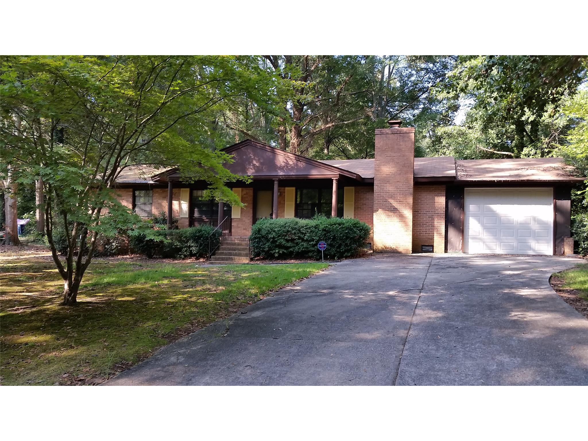 209 Pine St, Barnesville, GA 30204 photo 2