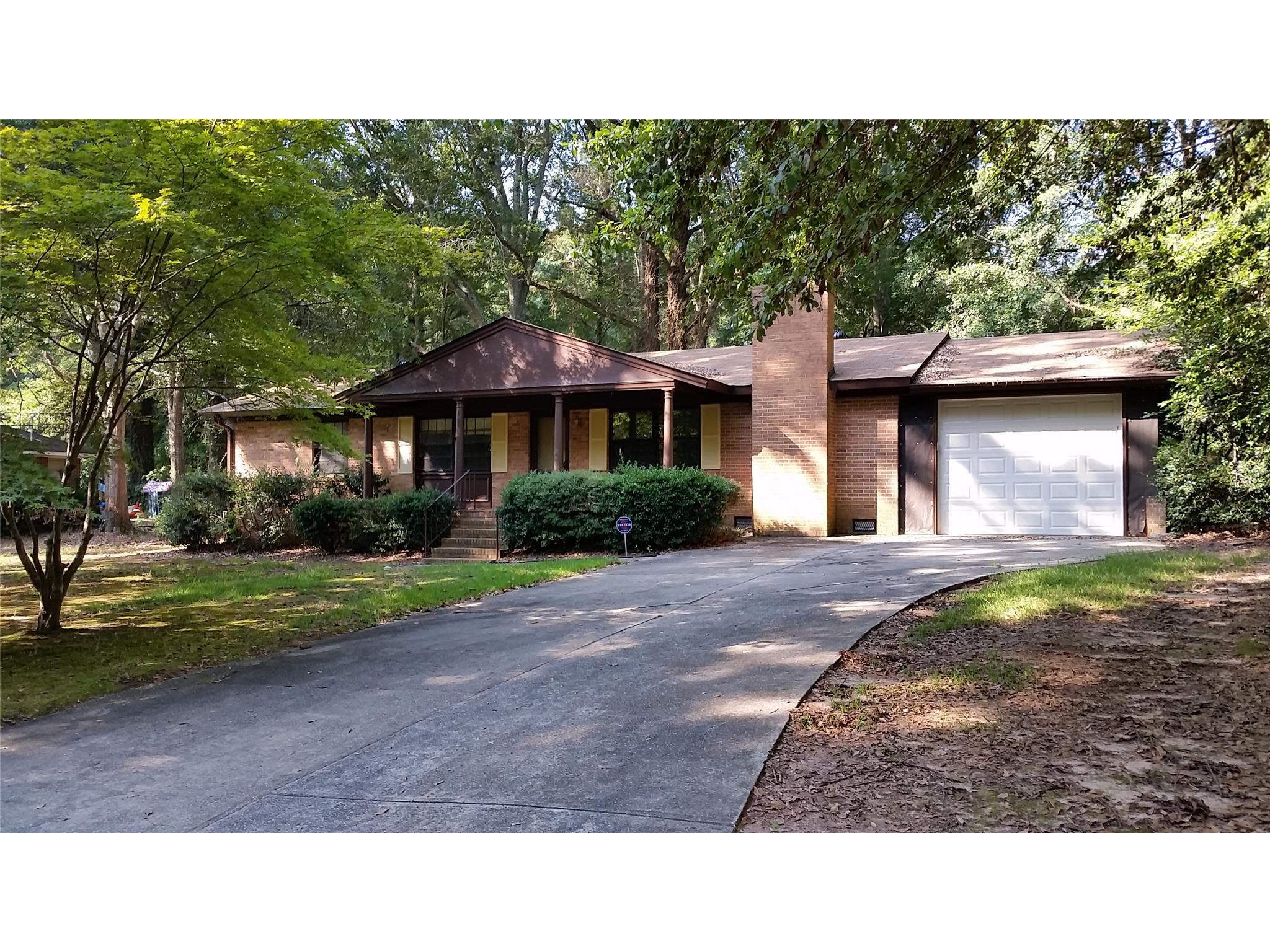 209 Pine St, Barnesville, GA 30204 photo 1