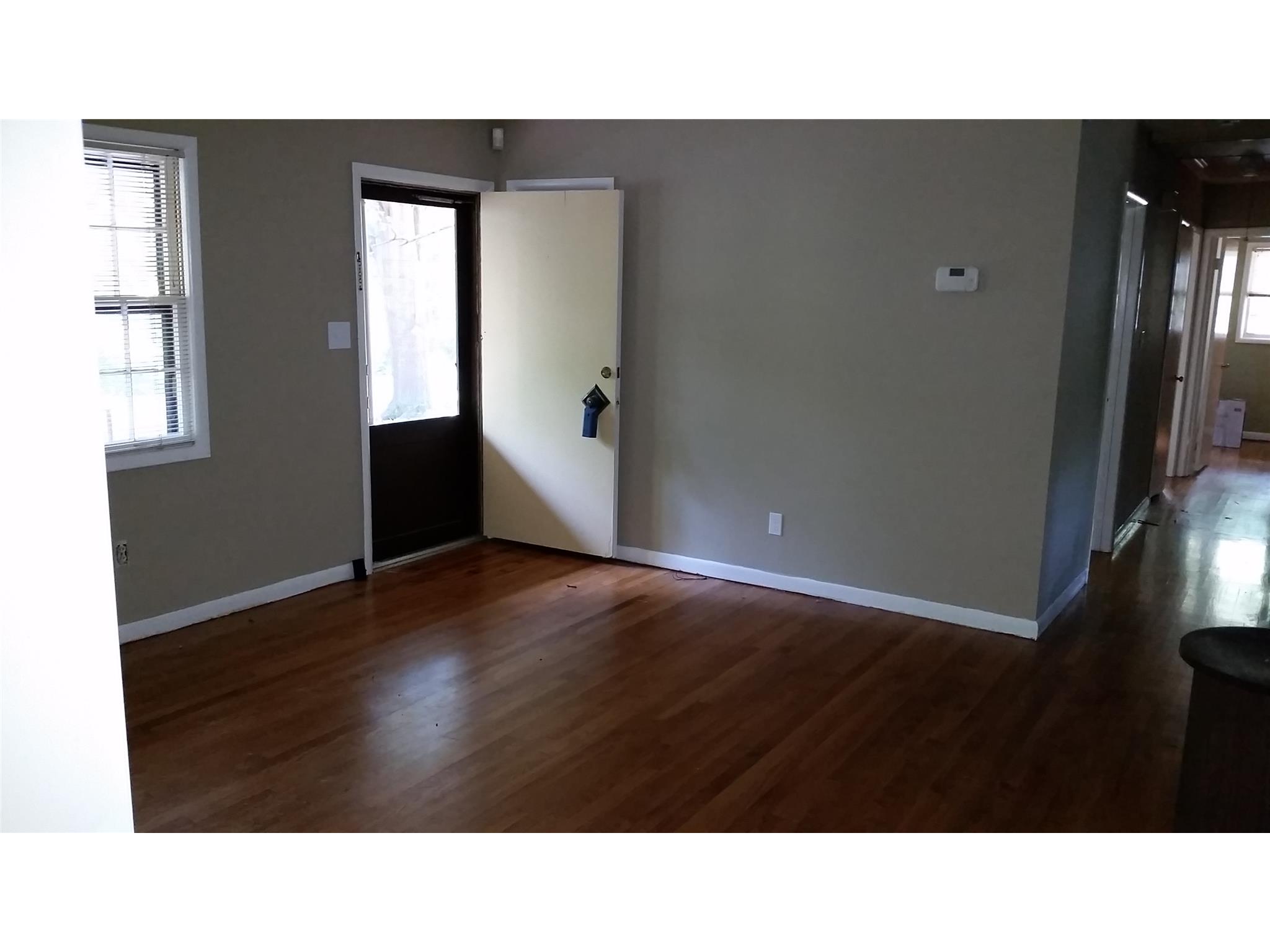 209 Pine St, Barnesville, GA 30204 photo 5
