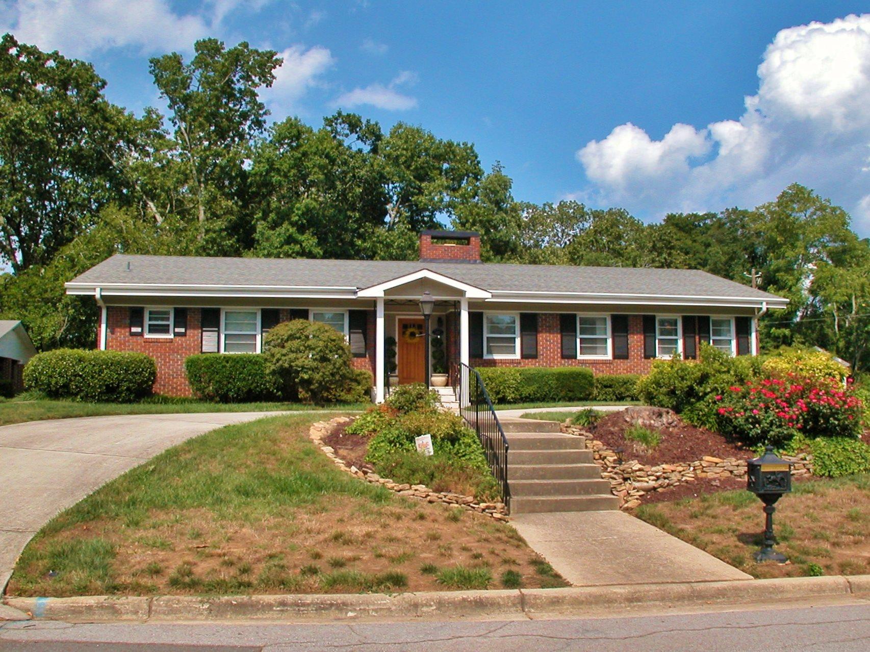 1322 Riverside Dr, Gainesville, GA 30501 photo 1