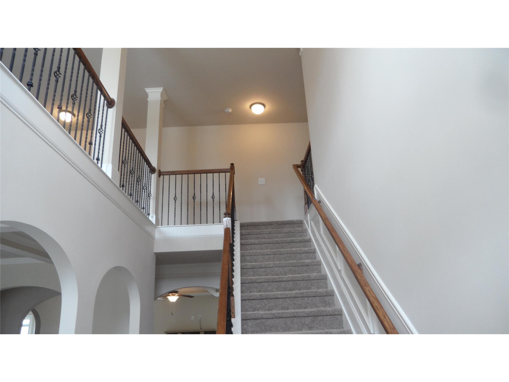 562 Madison Park Dr, Grayson, GA 30017 photo 2